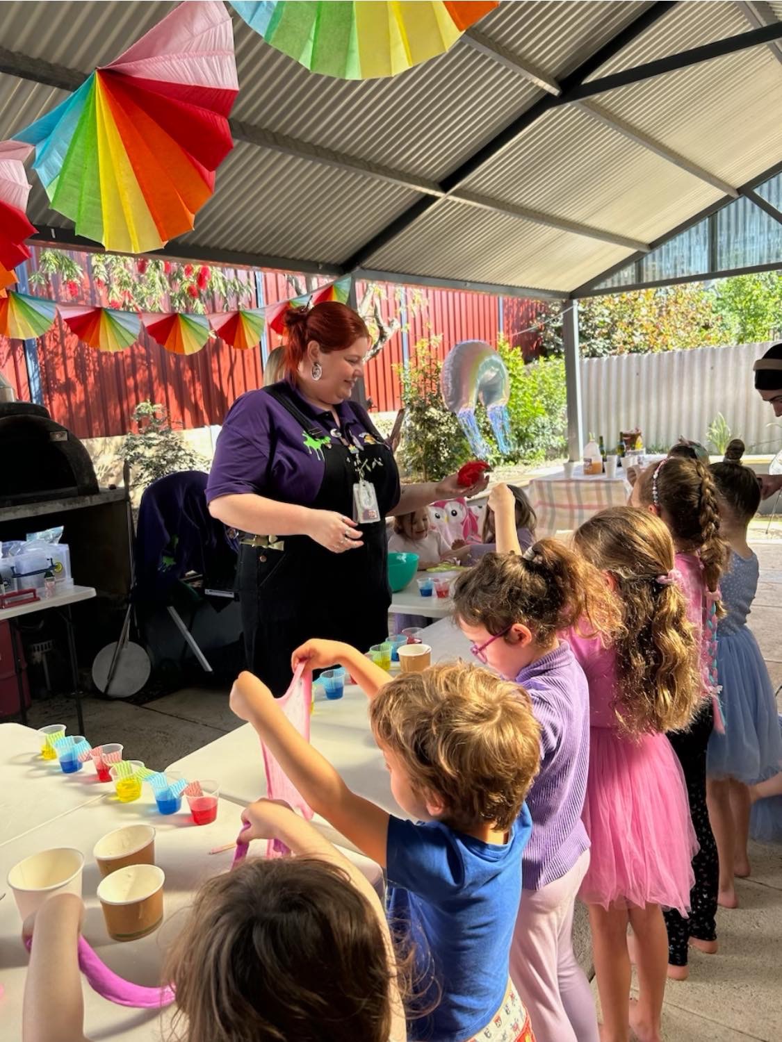 Kids enjoying a science birthday party with Einsteins Australia